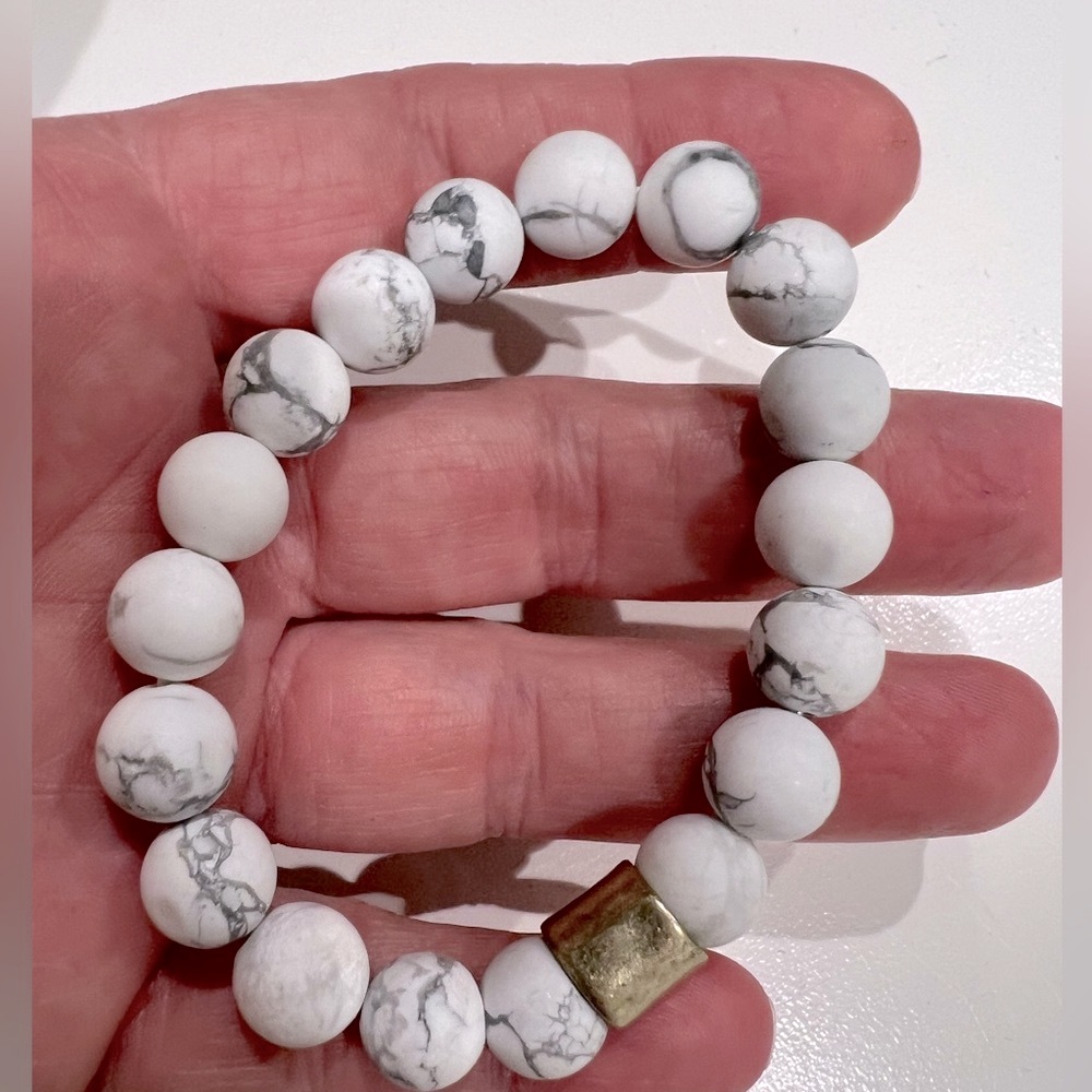 Elegant White Faux Marble Beaded Bracelet